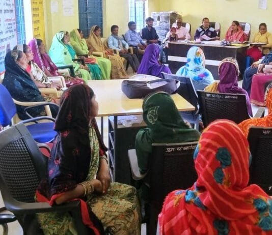 राजनांदगांव : जिले के ग्राम पंचायतों में प्रधानमंत्री आवास योजना-ग्रामीण के तहत हितग्राहियों को समय पर आवास निर्माण के लिए किया जा रहा प्रोत्साहित…