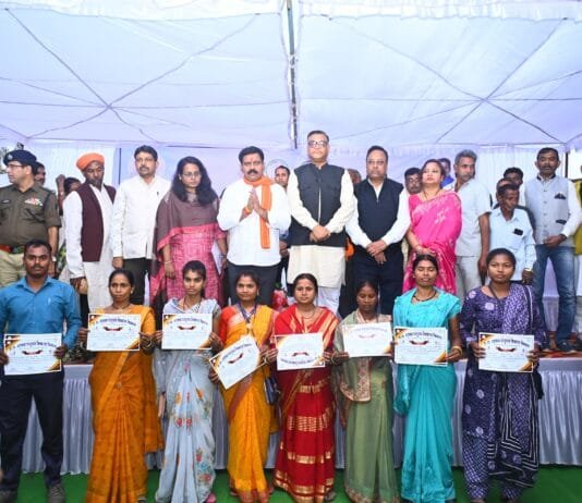 मोहला : उप मुख्यमंत्री एवं जिले के प्रभारी मंत्री विजय शर्मा ने जिले वासियों को दी अनेकों विकास कार्यों की सौगातें…