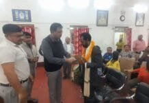 राजनांदगांव: जनसम्पर्क विभाग के लिपिक देवेन्द्र यादव एवं सफाई कर्मी बिंदा बाई को सेवानिवृत्त होने पर निगम में दी गई बिदाई…