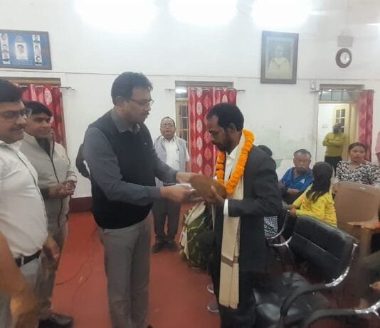 राजनांदगांव: जनसम्पर्क विभाग के लिपिक देवेन्द्र यादव एवं सफाई कर्मी बिंदा बाई को सेवानिवृत्त होने पर निगम में दी गई बिदाई…