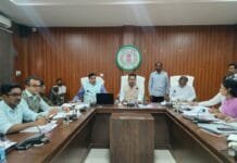 खैरागढ : शासन की जनकल्याणकारी योजनाओं को जन-जन तक पहुंचाकर लाभ दिलाना सुनिश्चित करें— कलेक्टर चन्द्रकांत वर्मा…