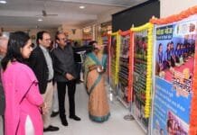 राजनांदगांव : कलेक्टर, पत्रकारगण एवं अन्य जनप्रतिनिधियों ने फोटो प्रदर्शनी का किया अवलोकन…