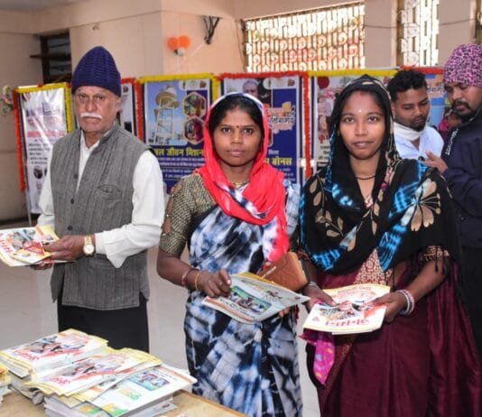 राजनांदगांव : कलेक्टोरेट आने वाले आगंतुकों ने फोटो प्रदर्शनी का अवलोकन कर की तारीफ…