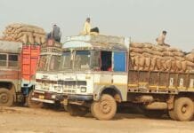 राजनांदगांव : ट्रांसपोटर्स एवं मिलर्स के द्वारा धान का उठाव लगातार जारी…