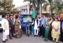 राजनांदगांव : वित्त मंत्री ओपी चौधरी ने घर-घर कचरा संग्रहण के लिए 20 ई-रिक्शा को हरी झंडी दिखाकर किया रवाना…