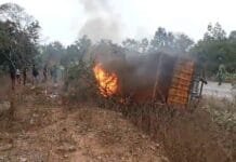 राष्ट्रीय राजमार्ग में ट्रक की टक्कर से कार में लगी आग, जिंदा जल गए 4 युवक…