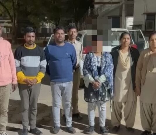 रेप पीड़िता व उसके साथियों ने पुलिस केस खत्म करने के लिए आरोपी से मांगे एक करोड रुपए…