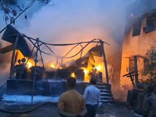 राजनांदगांव : शहर के विद्युत विभाग के ऑफिस में .ट्रांसफॉर्मर रिपेयरिंग के क्षेत्र में आग लगने से मचा अफरा- तफरी…