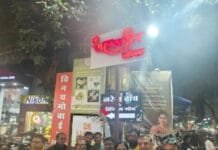 राजनांदगांव : सर्वधर्म व समाज प्रमुखों, महाकाल भक्तों की भीड़ तथा भव्य आतिशबाजी के साथ महाकाल चौक का महापौर हेमा देशमुख ने किया अनावरण…