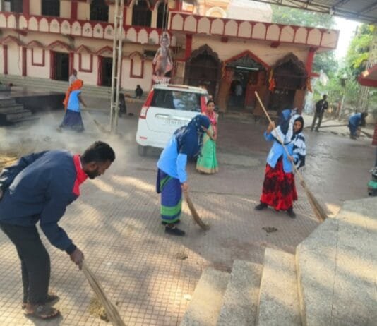 राजनांदगांव : कचरा मुक्त शहर के लिये स्वच्छता दीदीयों तथा विद्यार्थियों की स्वच्छता जागरूकता रैली को महापौर ने दिखाई हरी झंडी…