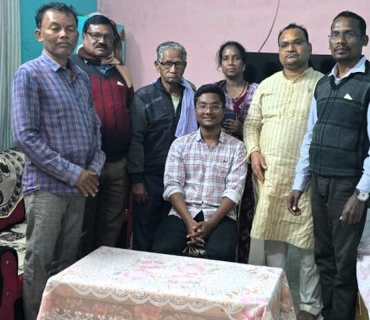 राजनांदगांव : कोलाटोला ’पंेदाकोड़ो’ निवासी लोमेश मण्डावी के नायब तहसीलदार के पद में चयन होने पर वनांचल में हर्ष व्याप्त…