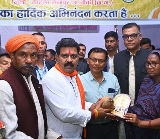 मोहला : उप मुख्यमंत्री विजय शर्मा ने राज्य लोक सेवा आयोग की परीक्षा में जिले का नाम रोशन करने वाले लोमेश मंडावी के अभिभावक को किया सम्मानित…