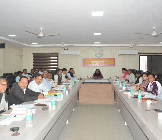 मोहला : विभागीय योजनाओं के क्रियान्वयन में अपेक्षित प्रगति लाये-कलेक्टर…