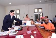 राजनांदगांव: महापौर पद के लिए सेनेटाइजर वाले भैया महेंद्र जँघेल ने जोहार छत्तीसगढ़ पार्टी से नाम निर्देशन फार्म किया जमा…