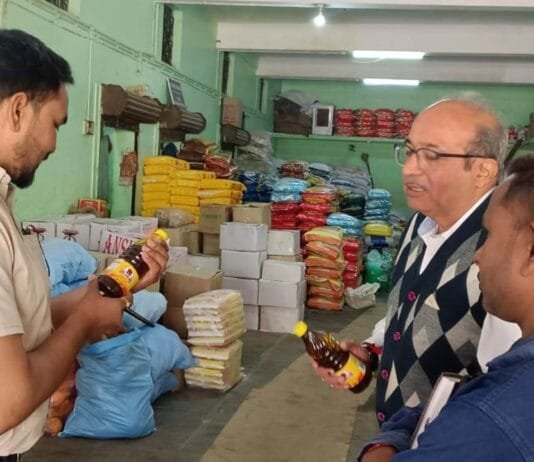 राजनांदगांव : गुणवत्ता जांच हेतु सरसों तेल का नमूना लिया गया…