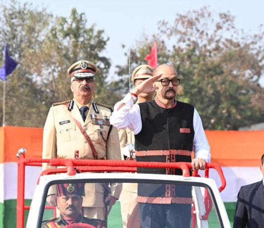 रायपुर : गणतंत्र दिवस के अवसर पर राज्यपाल रमेन डेका द्वारा आज यहां राजधानी रायपुर में पुलिस परेड ग्राउंड में ध्वजारोहण किया गया और परेड की सलामी ली गई…