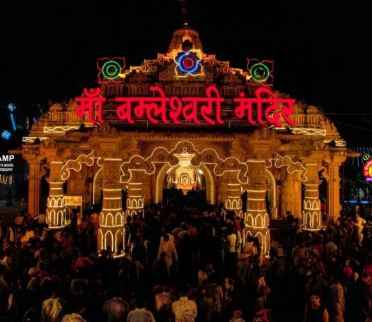 राजनांदगांव : शक्तिरूपा मां बम्लेश्वरी का प्रसिद्ध मंदिर श्रद्धालुओं की आस्था का केन्द्र…