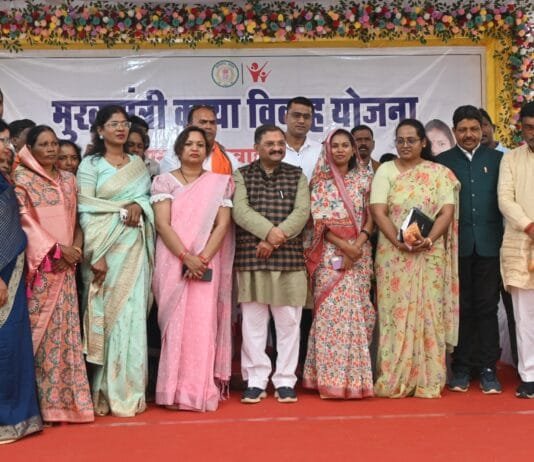 मोहला : मुख्यमंत्री कन्या विवाह विवाह योजना अंतर्गत 148 जोड़े बंधे परिणय सूत्र में,सांसद संतोष पांडे ने नव दंपतियों को दिया आशीर्वाद…