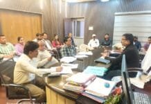 राजनांदगांव : आगामी स्थानीय निर्वाचन को ध्यान मंे रखकर निर्माण कार्य में तेजी लाकर गुणवत्ता के साथ समय सीमा में पूर्ण करने दिये निर्देश…