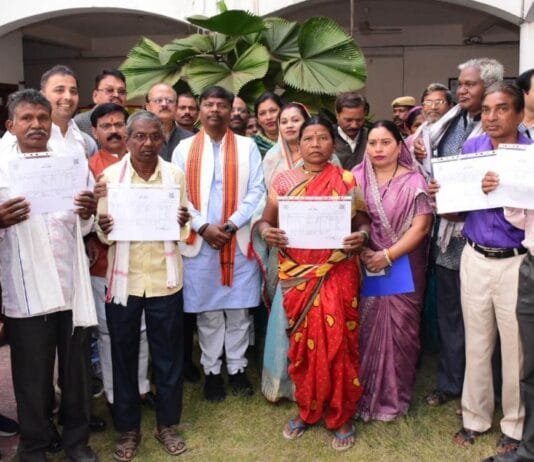 राजनांदगांव : स्वामित्व योजना अंतर्गत 548 प्रापर्टी कार्ड हितग्राहियों को किया गया वितरण…