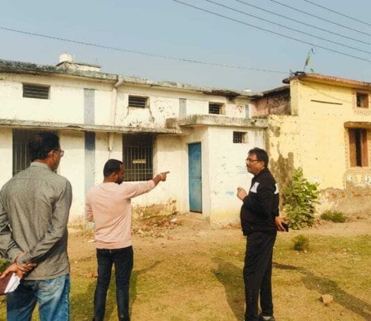 राजनांदगांव : आयुक्त ने मतदान केन्द्रों का निरीक्षण कर आवश्यक व्यवस्था मुहैया कराने अधिकारियों को दिये निर्देश…