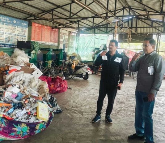 राजनांदगांव : शहर के बाहरी वार्ड में सफाई देखने आज सुबह निकले आयुक्त विश्वकर्मा…