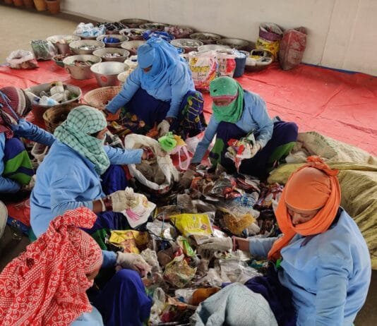 राजनांदगांव : स्वच्छता दीदीया घर में ही सुखा एवं गीला कचरा अलग करने लोगो को कर रही जागरूक…