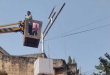 राजनांदगांव : बिना अनुमति सिग्नल पोल में लगे विज्ञापन बोर्ड निगम की टीम ने आज हटाई…