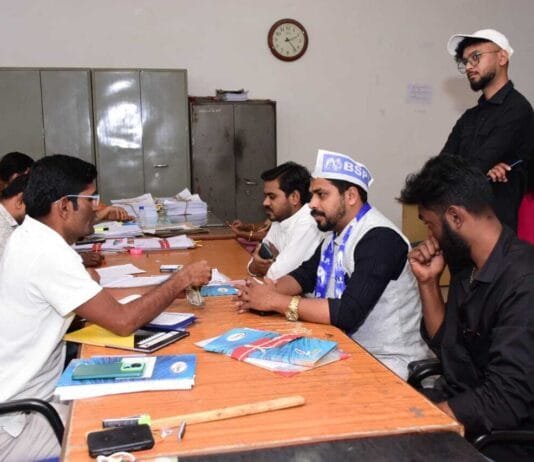 राजनांदगांव : आज महापौर पद हेतु 4 एवं पार्षद पद हेतु 84 अभ्यर्थियों ने नाम निर्देशन पत्र प्राप्त किया…