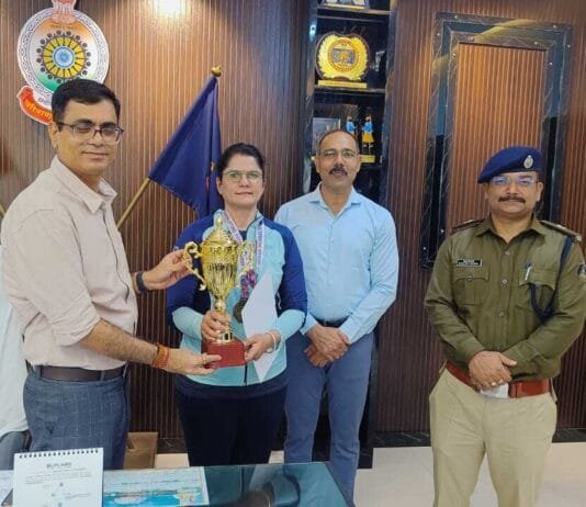 राजनांदगांव : इंडिया नेशनल पावरलिफ्टिंग कम्पिटिशन चौंपियनशिप में आरक्षक अंजू सिंह ने जीता स्वर्ण पदक…