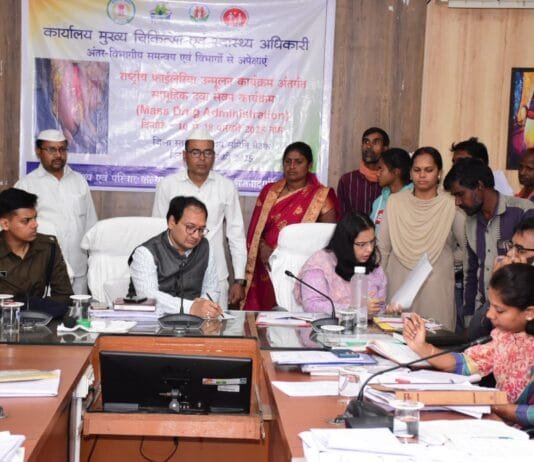 राजनांदगांव : कलेक्टर ने गंभीरतापूर्वक जनसामान्य की सुनी समस्याएं एवं शिकायतें…