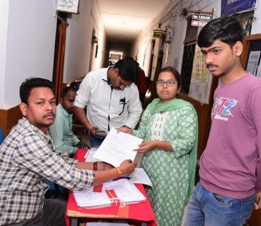 राजनांदगांव : अब तक महापौर पद हेतु कुल 17 एवं पार्षद पद हेतु 147 अभ्यर्थियों ने नाम निर्देशन पत्र प्राप्त किया…