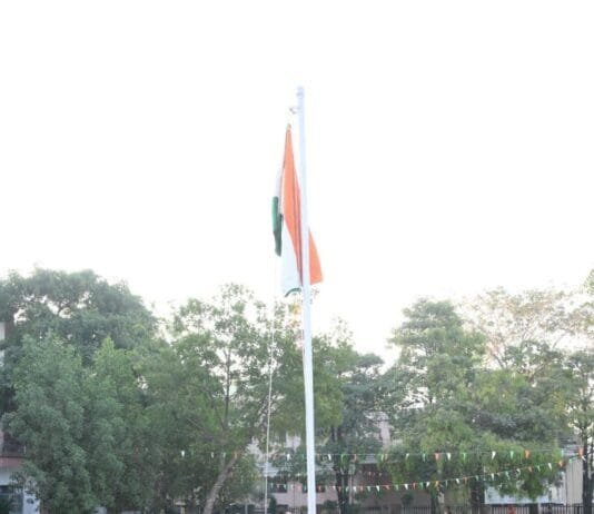 राजनांदगांव : सीईओ जिला पंचायत ने किया ध्वजारोहण…