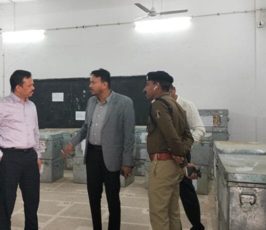 खैरागढ़ : प्रेक्षक मनिवासगन एस ने नाम निर्देशन केंद्रों का निरीक्षण कर व्यवस्थाओं का लिया जायजा…