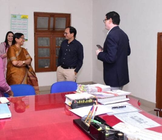 राजनांदगांव : वार्ड के मतदान केन्द्रों तथा निर्वाचक कंट्रोल रूप का किया अवलोकन…