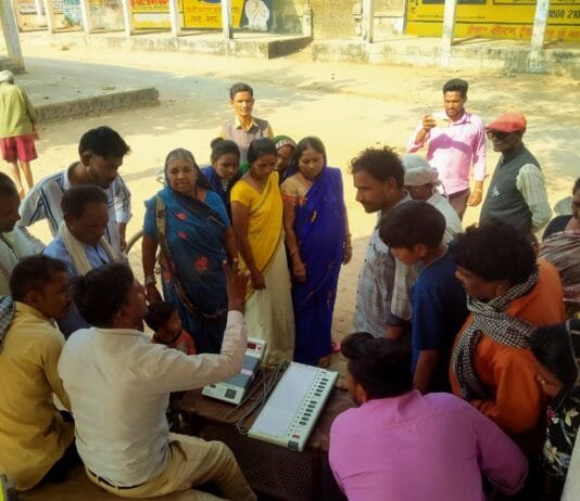 राजनांदगांव : ईव्हीएम मशीन का किया गया प्रदर्शन,मतदाताओं को किया गया जागरूक…