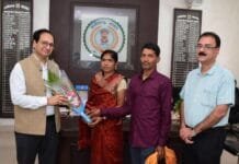 राजनांदगांव: कलेक्टर से जल बहिनी खिलेश्वरी साहू ने की सौजन्य मुलाकात…
