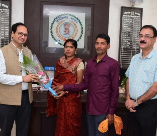 राजनांदगांव: कलेक्टर से जल बहिनी खिलेश्वरी साहू ने की सौजन्य मुलाकात…
