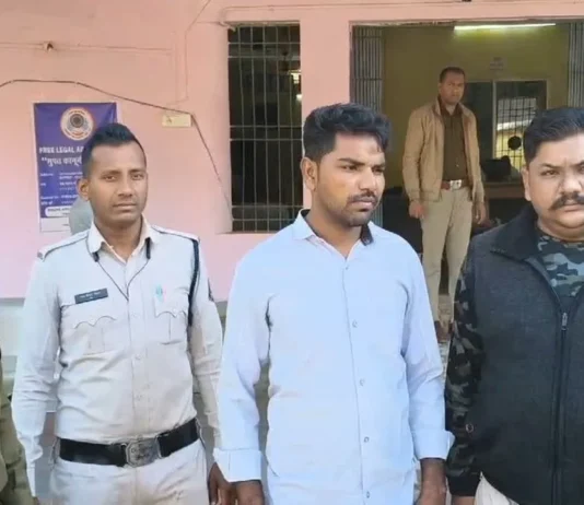 VISION TIMES : प्रेमिका से बात करने से रोका तो ठनका प्रेमी का माथा,ससुर के उपर मिट्टीतेल डालकर की हत्या…