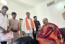 राजनांदगॉव : अंतर्राष्ट्रीय कथावाचक पंडित प्रदीप मिश्रा का पूर्व सांसद मधुसूदन यादव ने किया सम्मान…