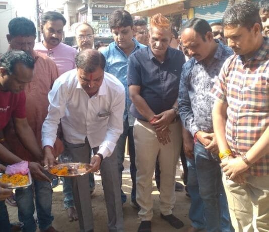 राजनांदगांव : पूर्व सांसद मधुसूदन ने किया वार्ड नंबर 16 तुलसीपुर बजरंग चौक में निर्माण कार्यो का भूमिपूजन…