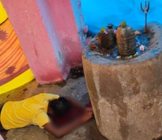 जांजगीर-चांपा : छात्रा ने जीभ काटकर शिवलिंग पर चढ़ाया…