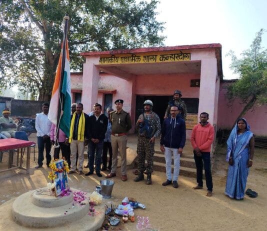 राजनांदगांव : गणतंत्र दिवस पर पुलिस द्वारा घोर नक्सल प्रभावित गांवों के स्कूलों में किया ध्वजारोहन…