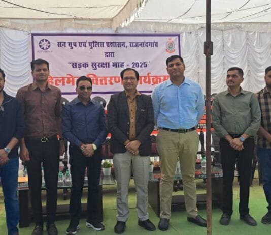 राजनांदगांव : पुलिस द्वारा सन ग्रुप के सौजन्य से 300 हेलमेट किया गया वितरण…