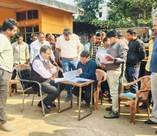 राजनांदगांव : निगम आयुक्त ने दैनिक वेतन भोगी एवं ठेका श्रमिकों का समक्ष में भौतिक सत्यापन कर उनके कार्यो की ली जानकारी…