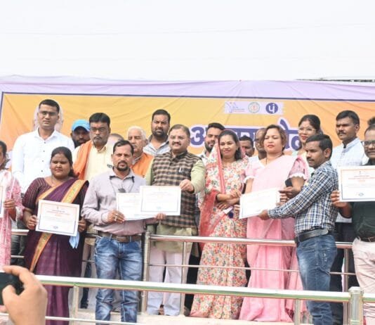 मोहला : प्रधानमंत्री आवास योजना के हितग्राहियों को सांसद संतोष पांडे ने सम्मानित किया…