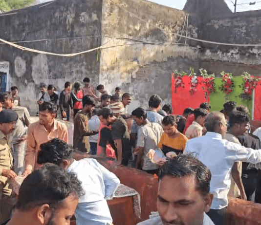 राजनांदगांव: जेल में महाकुंभ से लाये गंगा जल से जेल के बंदियों को कराया स्नान…