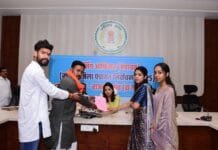 राजनांदगांव : निर्वाचित होने वाले जिला पंचायत सदस्यों को प्रमाण पत्र प्रदान किया गया…