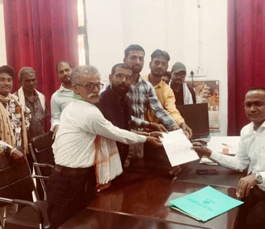 खैरागढ़ : पेयजल समस्या को लेकर नवनिर्वाचित जनपद सदस्य ज्ञानेंद्र वर्मा ने ग्रामीणों के साथ सौंपा ज्ञापन….