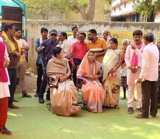 राजनांदगांव : जिला पंचायत प्रत्याशी वैजंत्री देवी कमलेश्वर सान्डे का चुनाव प्रचार जोरो से, विधायक हर्षिता बघेल ने चुनाव प्रचार मे जुटी…